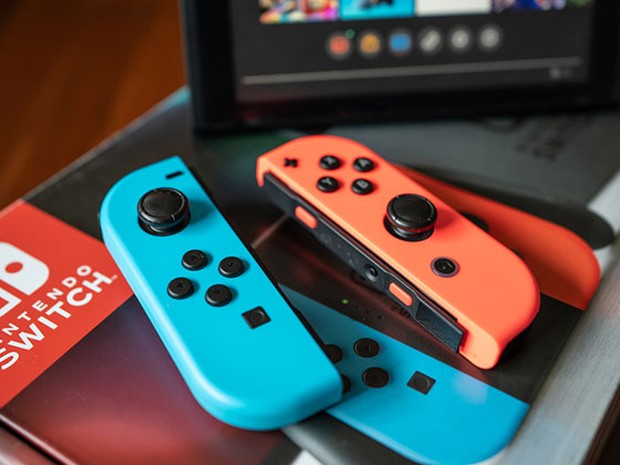 Nintendo Switch rood blauw verpakking