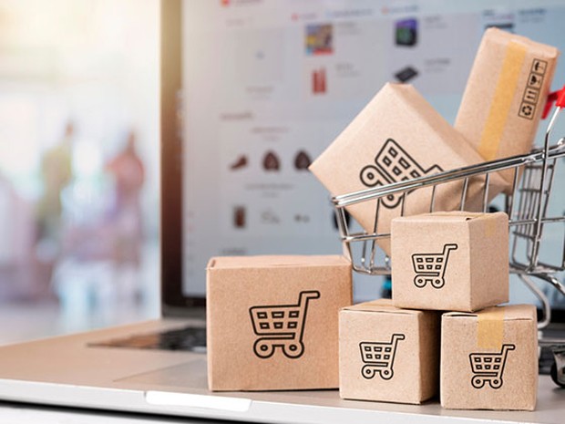 online shoppen op laptop winkelwagen