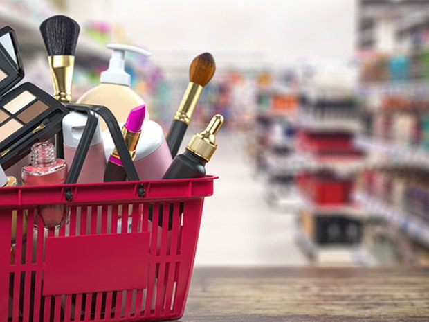 Winkelmandje gevuld met beauty artikelen