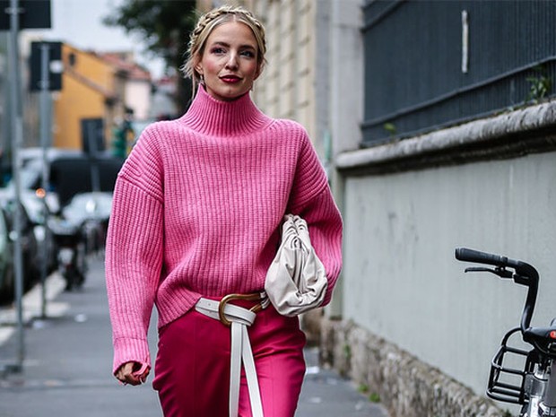 barbiecore trend roze vrouw